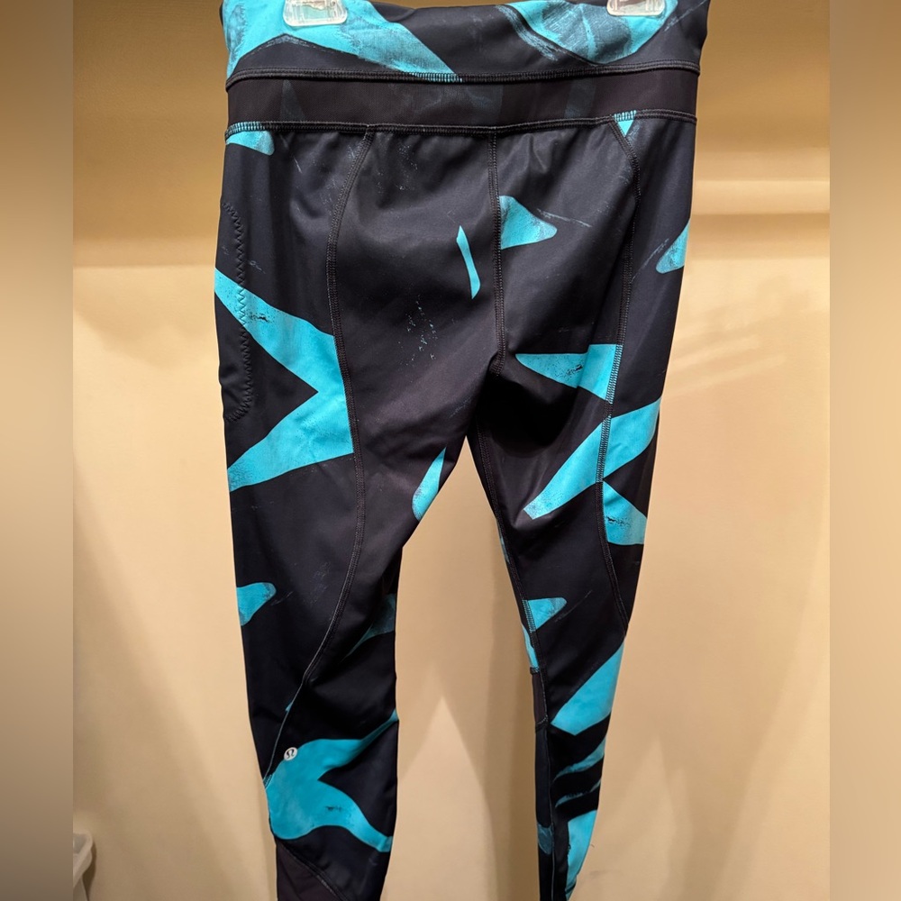 Lululemon leggings size 6. Only worn twice!